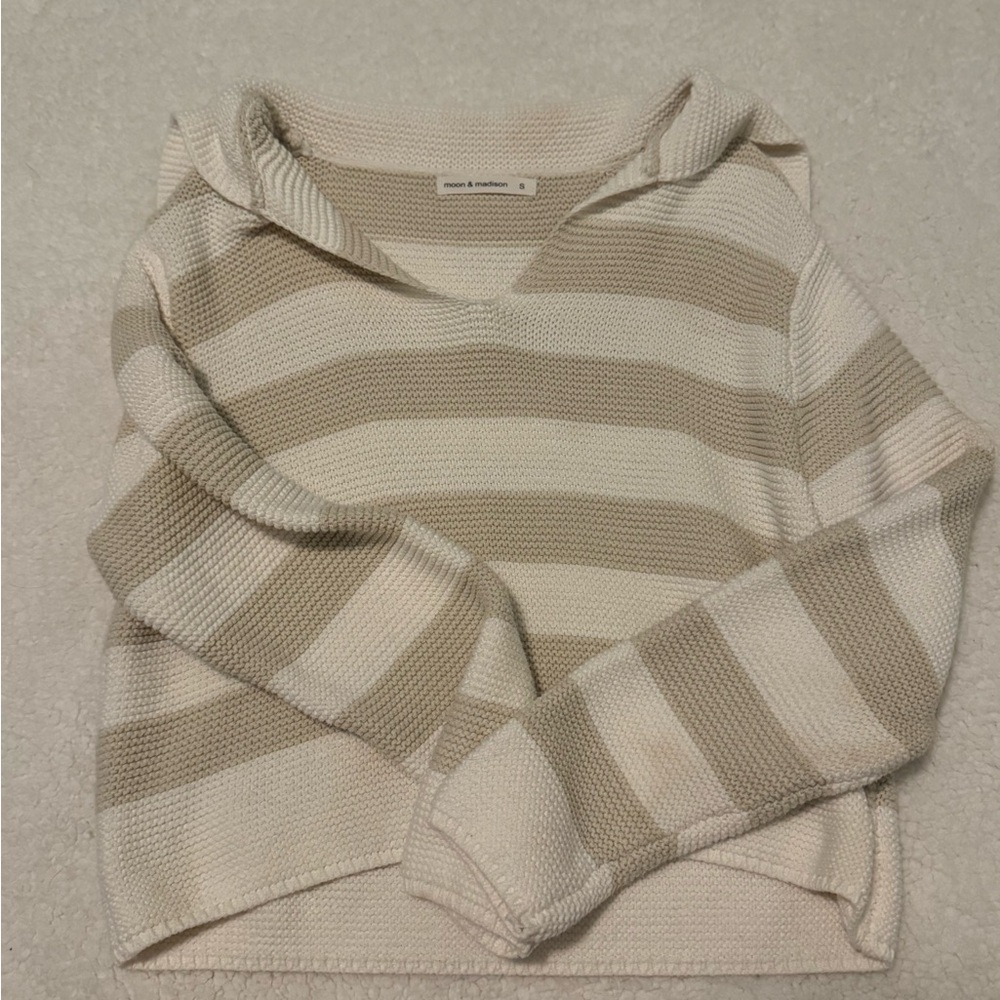 Moon & Madison Cream and Tan V-Neck Sweater